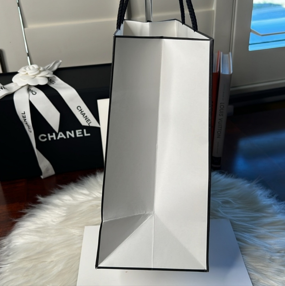 Empty Chanel White Shopping Bag NWOT 10.5" H x 11.5" W x 5" D - Picture 4 of 8